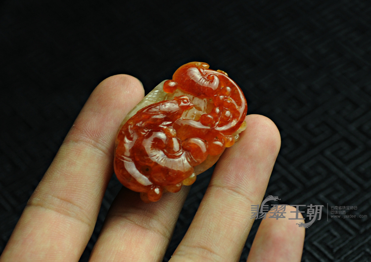 糯冰种红翡缅甸翡翠富贵花开挂件
