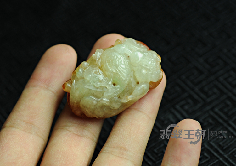 糯冰种红翡缅甸翡翠富贵花开挂件