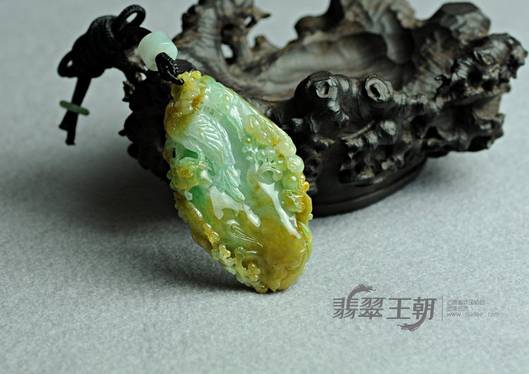 糯冰种黄加绿缅甸翡翠英明神武挂件