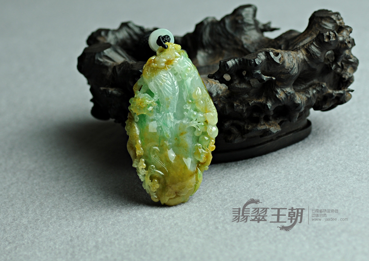糯冰种黄加绿缅甸翡翠英明神武挂件