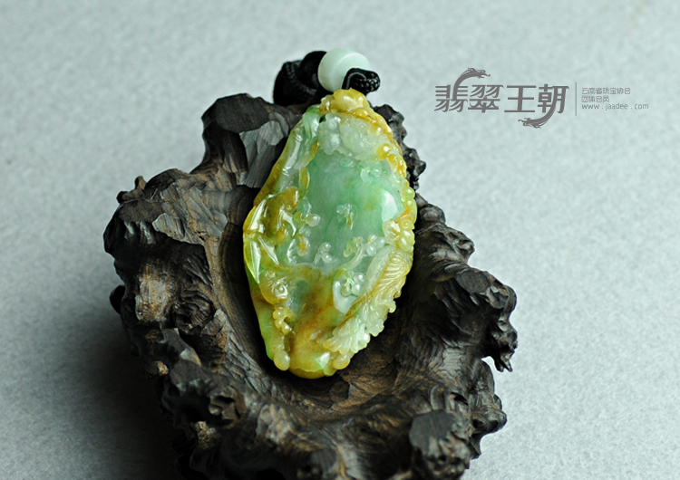 糯冰种黄加绿缅甸翡翠英明神武挂件