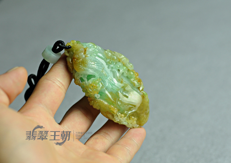 糯冰种黄加绿缅甸翡翠英明神武挂件