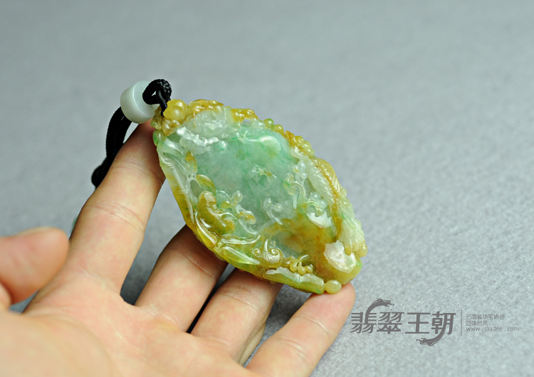 糯冰种黄加绿缅甸翡翠英明神武挂件