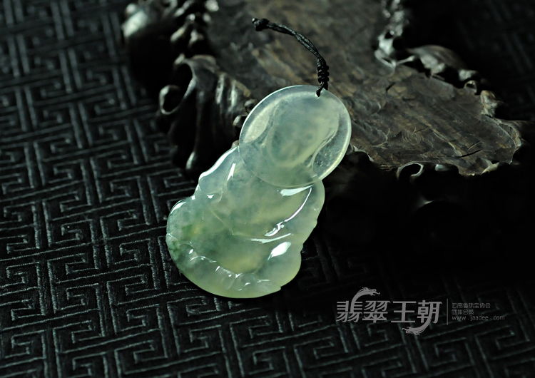 冰种飘花缅甸翡翠观音挂件