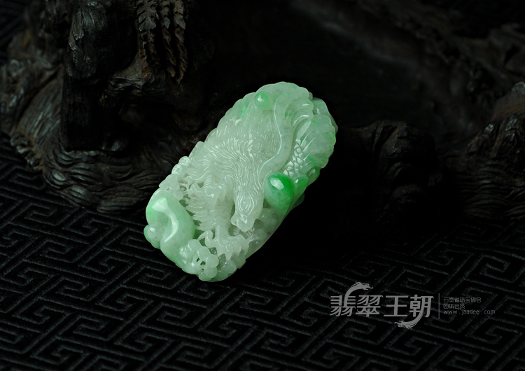 糯冰种飘翠缅甸翡翠大展宏图挂件