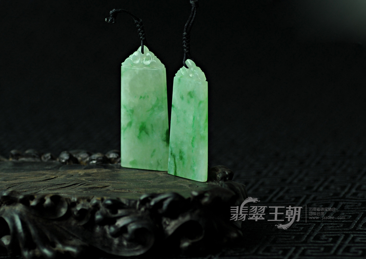 糯冰种飘绿花缅甸翡翠平安牌挂件（一对）