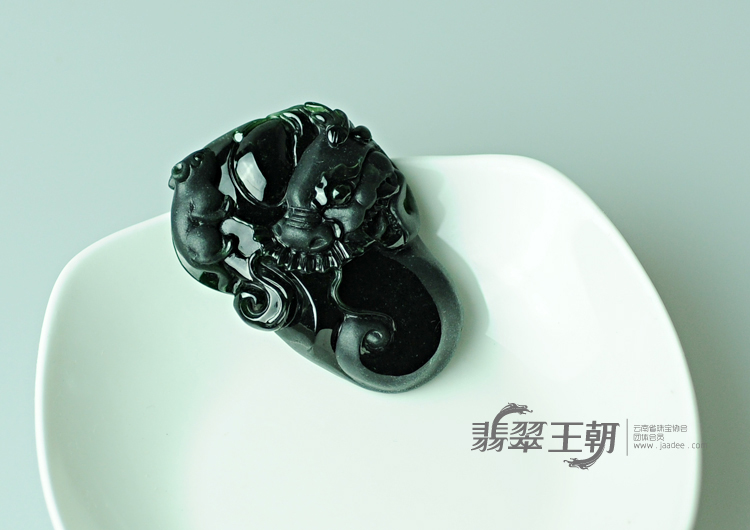 冰种墨翠缅甸翡翠龙头挂件