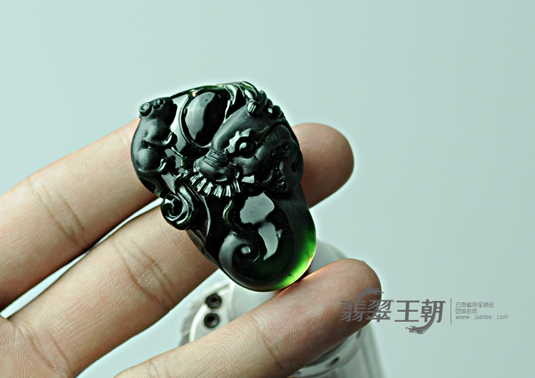 冰种墨翠缅甸翡翠龙头挂件