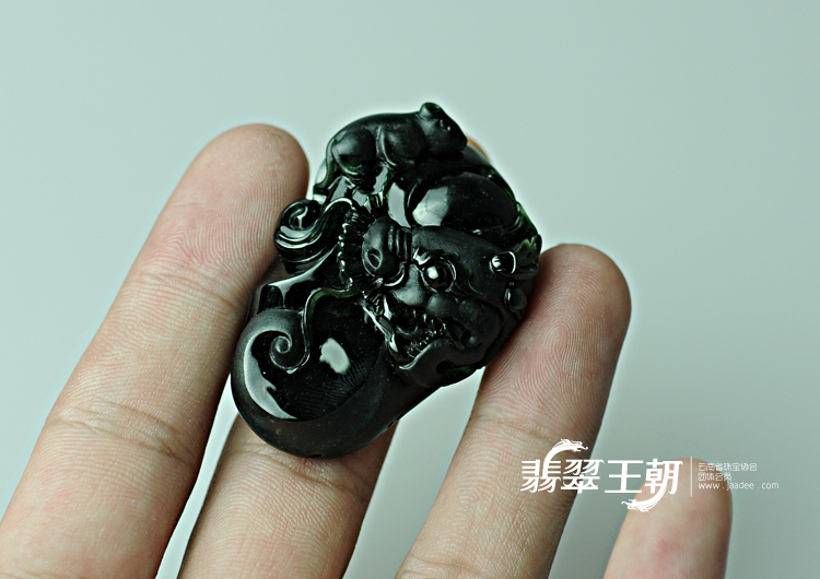 冰种墨翠缅甸翡翠龙头挂件
