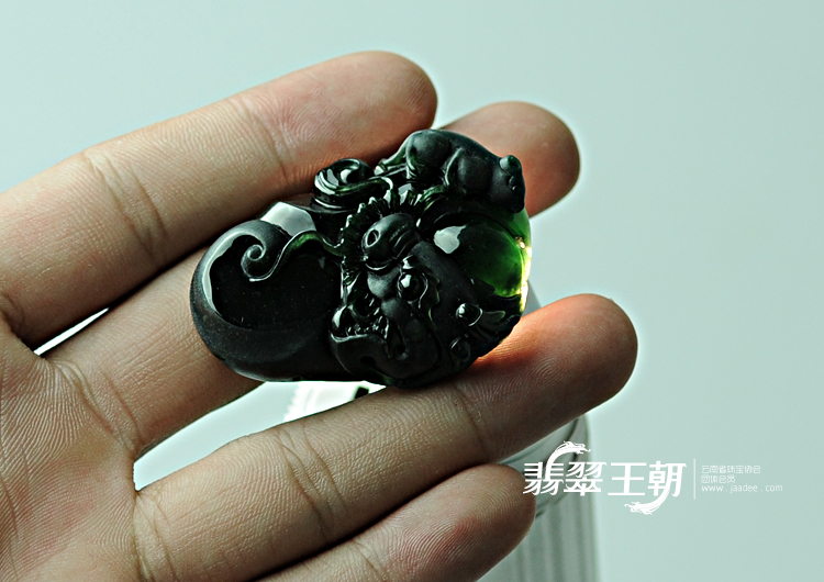冰种墨翠缅甸翡翠龙头挂件