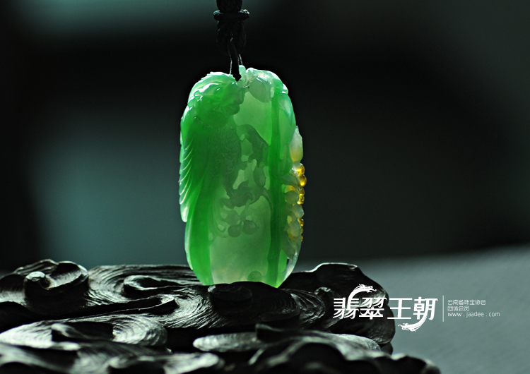 糯冰种黄加绿缅甸翡翠英明神武挂件