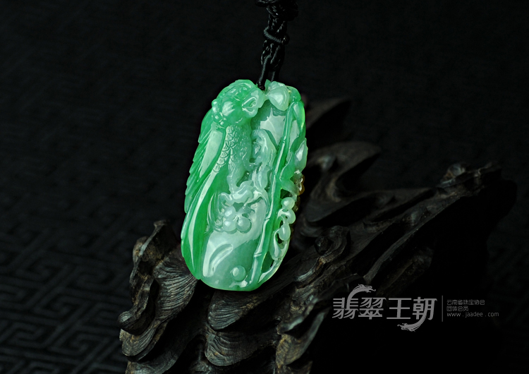 糯冰种黄加绿缅甸翡翠英明神武挂件