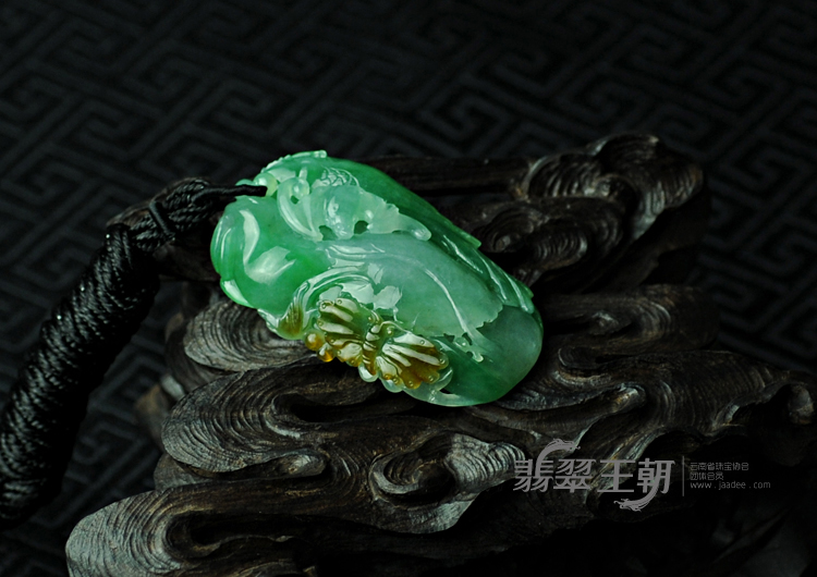 糯冰种黄加绿缅甸翡翠英明神武挂件