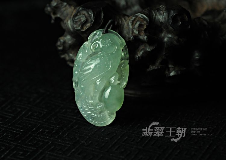 冰玻种晴水缅甸翡翠英明神武挂件