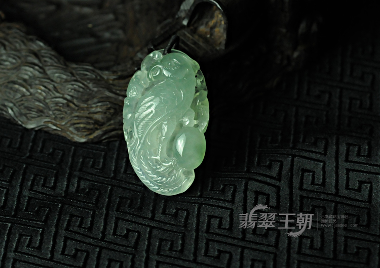冰玻种晴水缅甸翡翠英明神武挂件