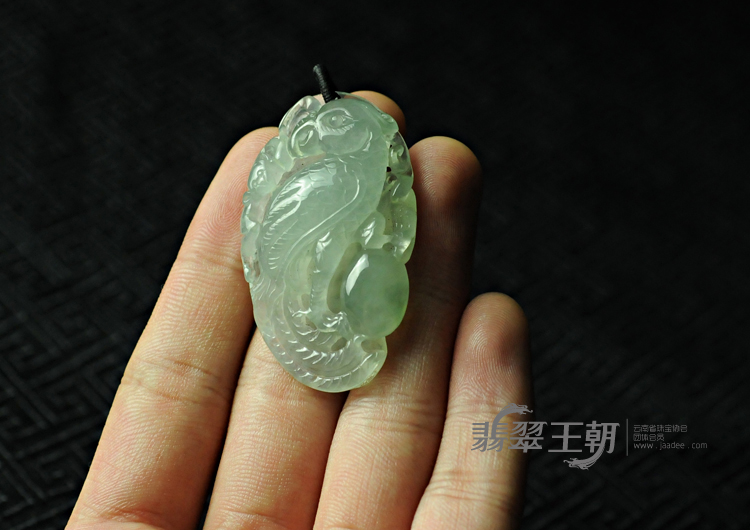 冰玻种晴水缅甸翡翠英明神武挂件
