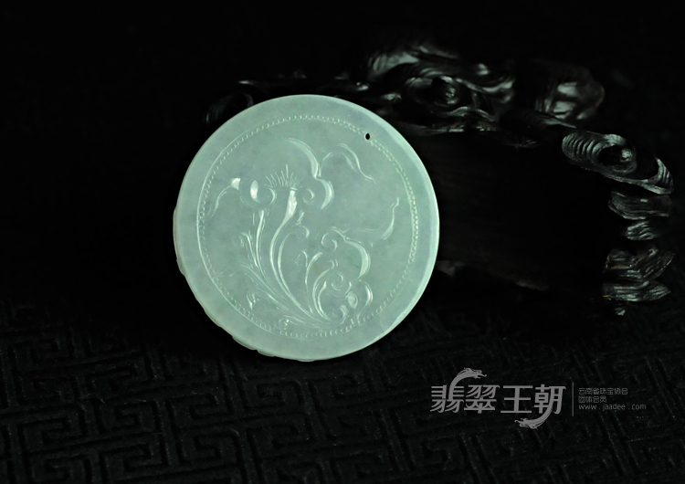 糯冰种缅甸翡翠马牌挂件
