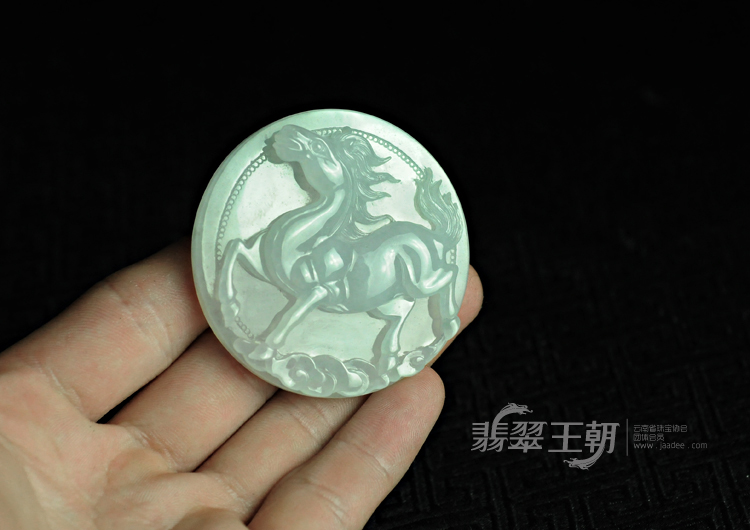 糯冰种缅甸翡翠马牌挂件