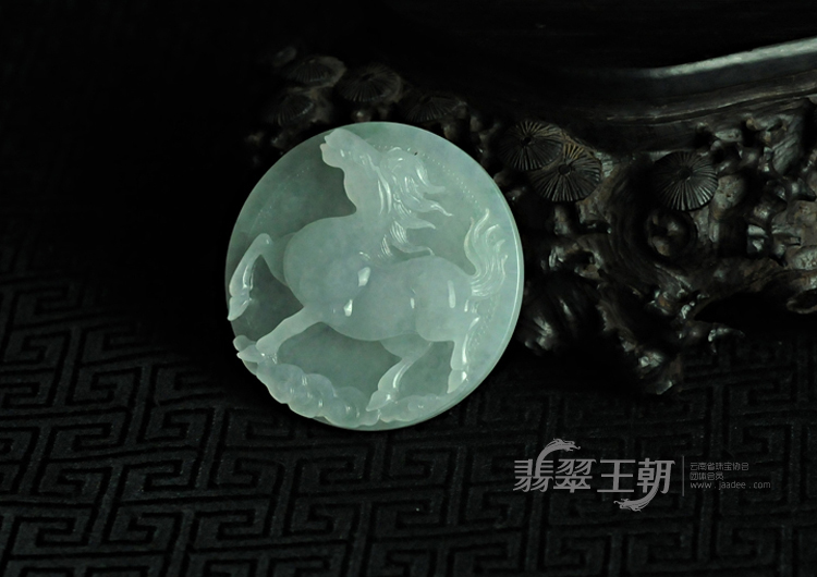 糯冰种缅甸翡翠马牌挂件
