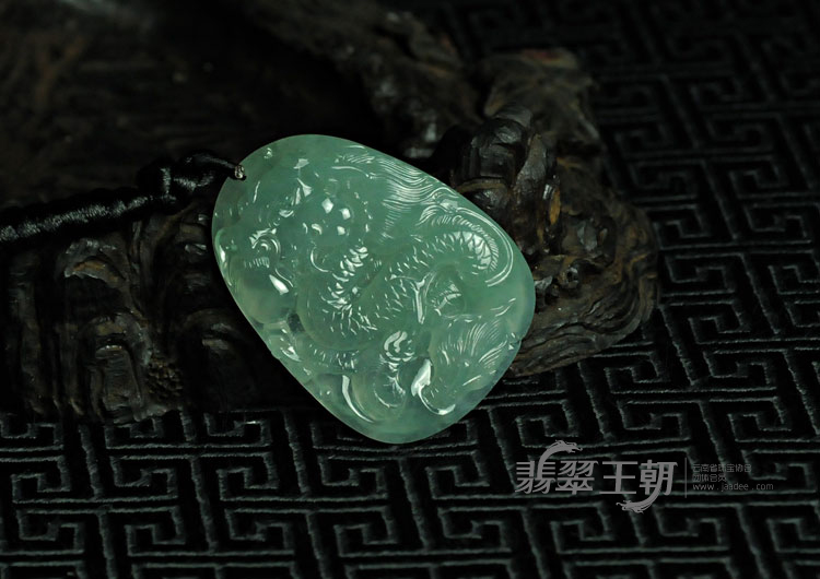 冰玻种晴水缅甸翡翠龙牌挂件