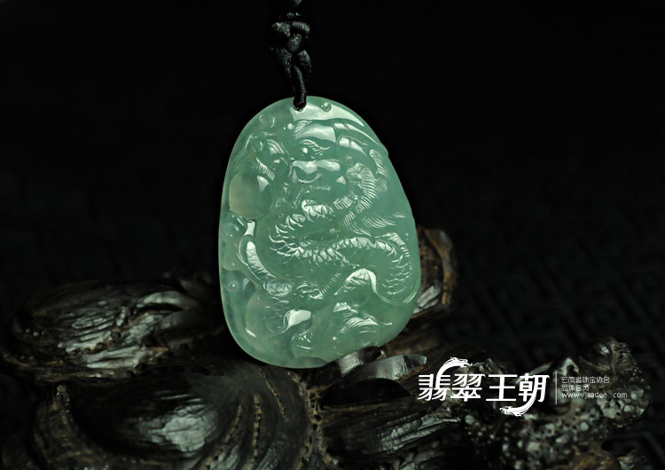 冰玻种晴水缅甸翡翠龙牌挂件