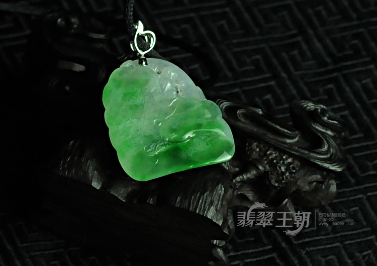 冰玻种翠色缅甸翡翠富甲天下挂件
