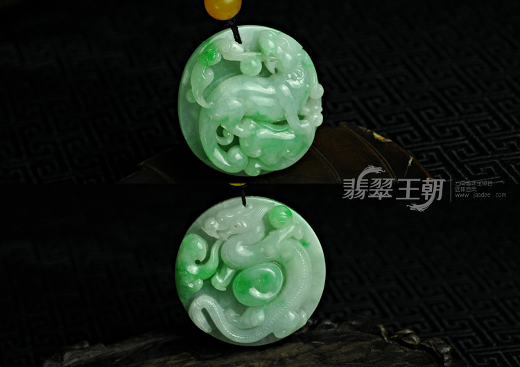 糯冰种翠色缅甸翡翠吐祥纳瑞挂件