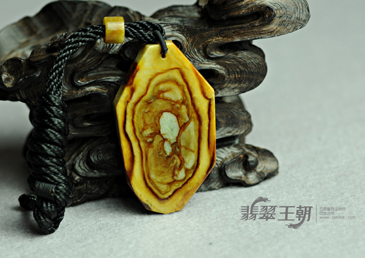 细糯种红黄翡缅甸翡翠“年轮”挂件