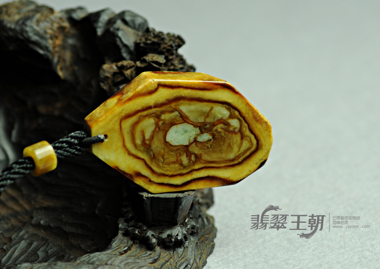 细糯种红黄翡缅甸翡翠“年轮”挂件
