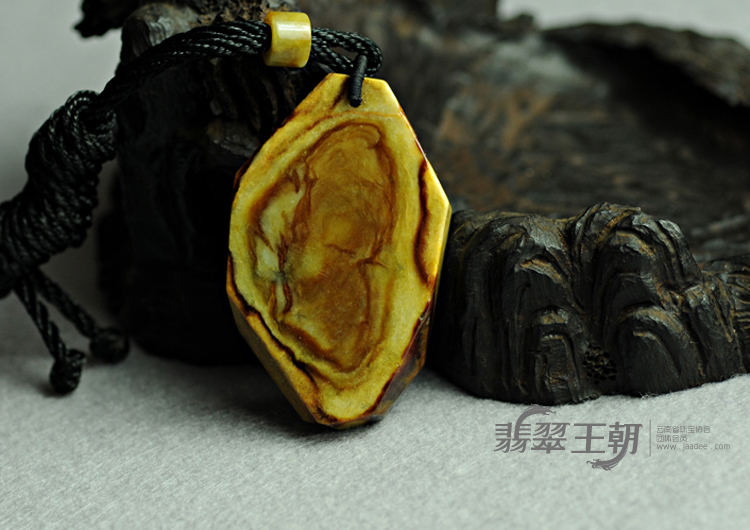 细糯种红黄翡缅甸翡翠“年轮”挂件