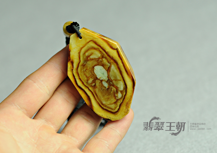 细糯种红黄翡缅甸翡翠“年轮”挂件