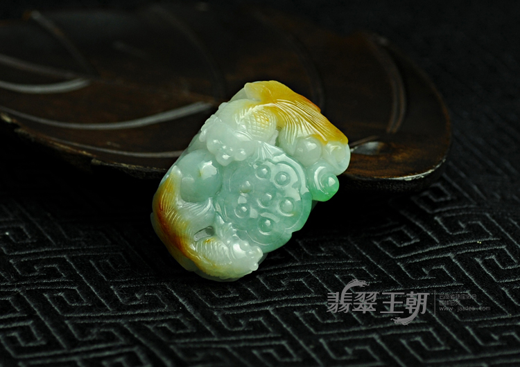 糯冰种三彩缅甸翡翠金玉满堂挂件