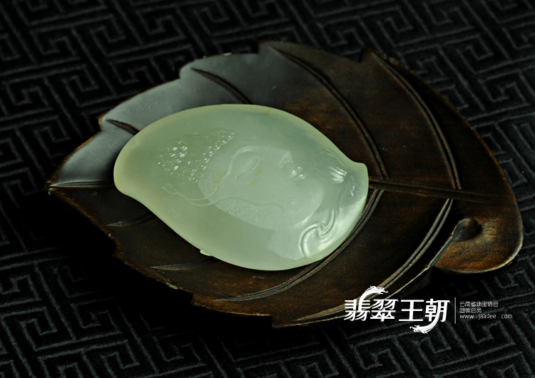 冰种白色缅甸翡翠释迦牟尼挂件