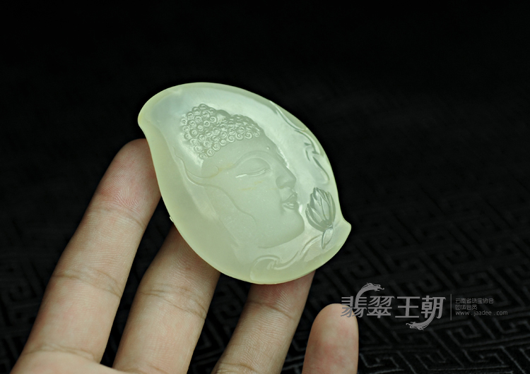 冰种白色缅甸翡翠释迦牟尼挂件