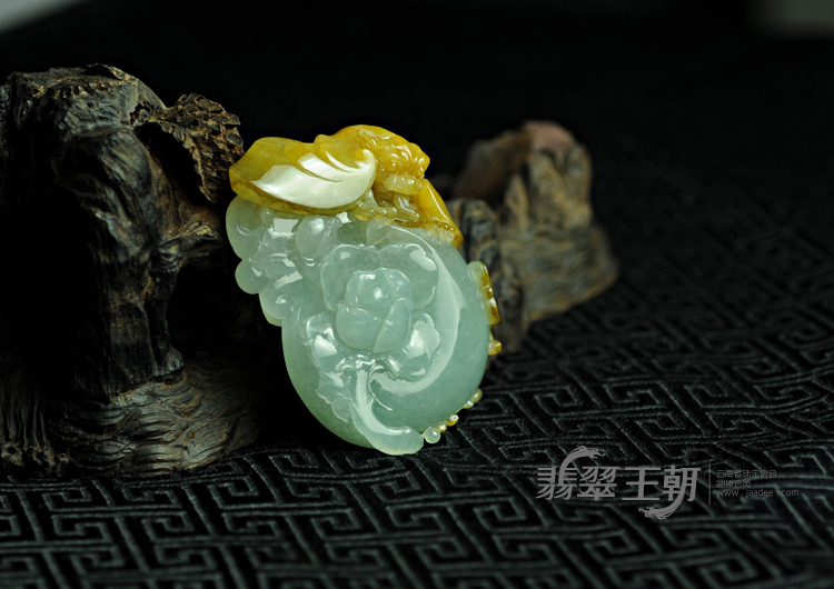 糯冰种黄翡晴水缅甸翡翠花好月圆挂件