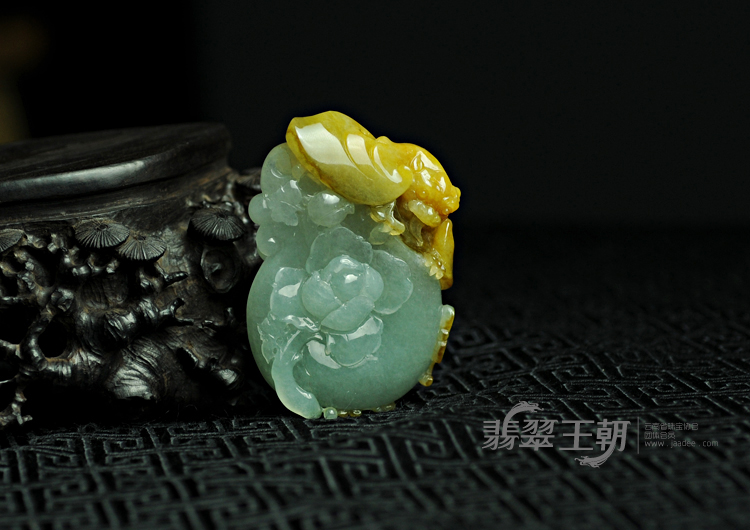 糯冰种黄翡晴水缅甸翡翠花好月圆挂件