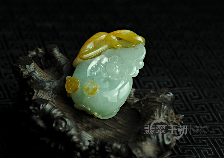 糯冰种黄翡晴水缅甸翡翠花好月圆挂件