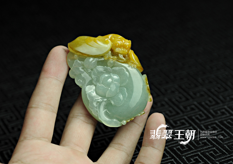 糯冰种黄翡晴水缅甸翡翠花好月圆挂件