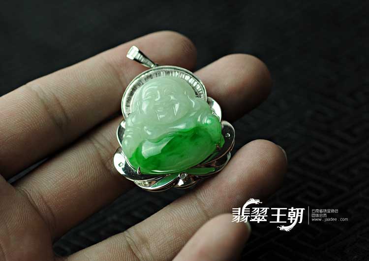 糯冰种飘翠缅甸翡翠镶白金玉佛挂件