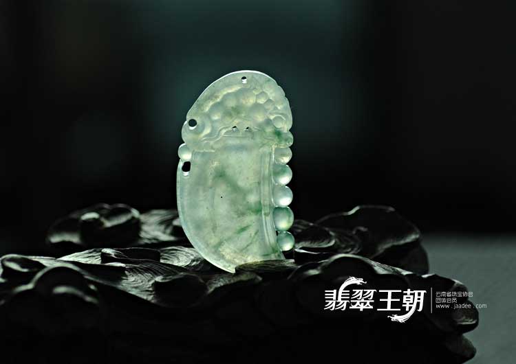 冰种飘花缅甸翡翠辟邪剑挂件