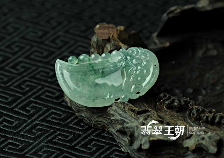 冰种飘花缅甸翡翠辟邪剑挂件
