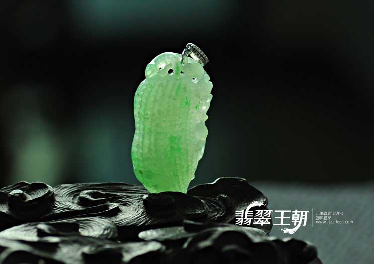 冰种翠色缅甸翡翠生意兴隆挂件
