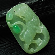 糯冰种飘翠缅甸翡翠虎牌挂件