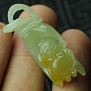 糯冰种黄翡缅甸翡翠手执佛挂件