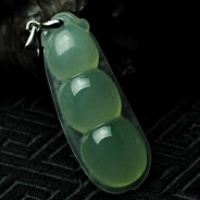 冰种飘翠晴水缅甸翡翠四季豆挂件