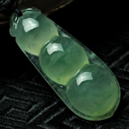 冰种飘花缅甸翡翠四季豆挂件