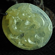 冰种黄翡缅甸翡翠龙牌挂件