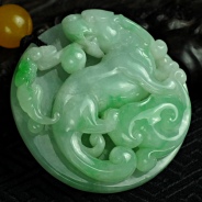糯冰种翠色缅甸翡翠吐祥纳瑞挂件