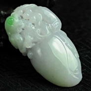 糯冰种春带彩缅甸翡翠寿桃挂件