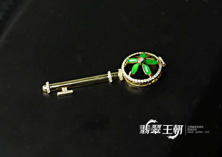 冰玻种正阳绿缅甸翡翠金钥匙挂件